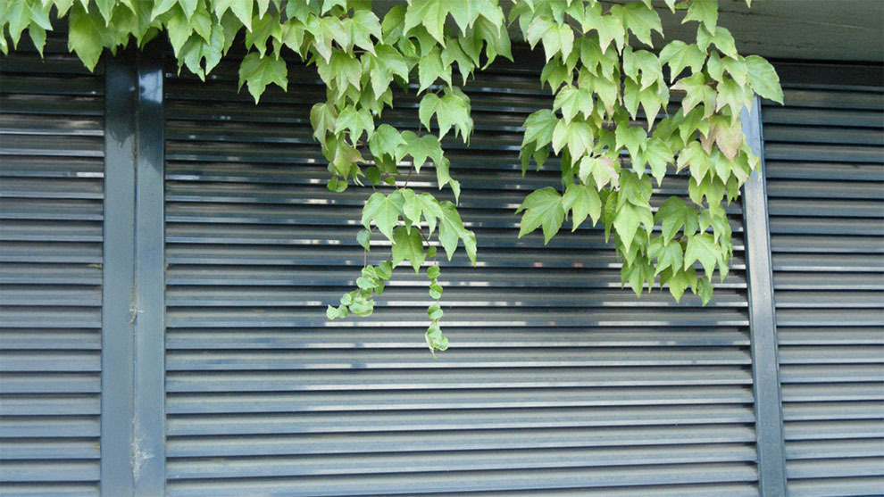 Shutter Fence Installation Stages.